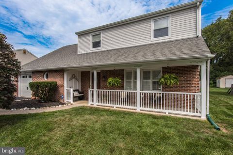 41 GRANT DRIVE HOLLAND PA 18966