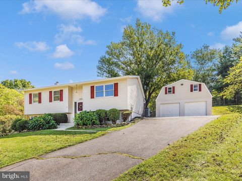 Photo of 7291 Beechtree Lane, MIDDLETOWN, MD 21769 (MLS # MDFR2070138)