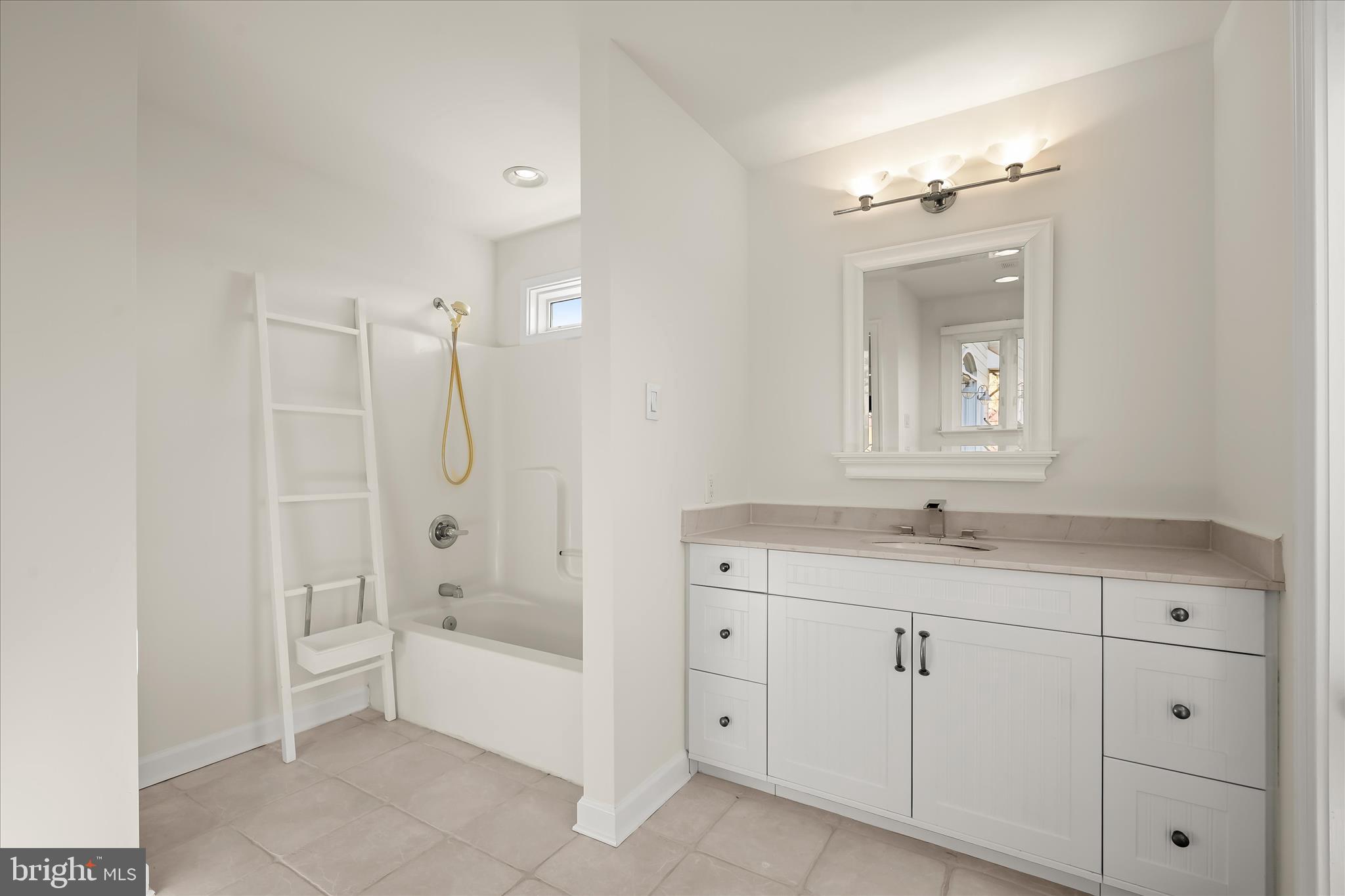 BAYSIDE BEACH - Residential