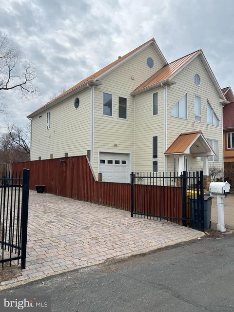 2113 LAKE DRIVE PASADENA MD 21122