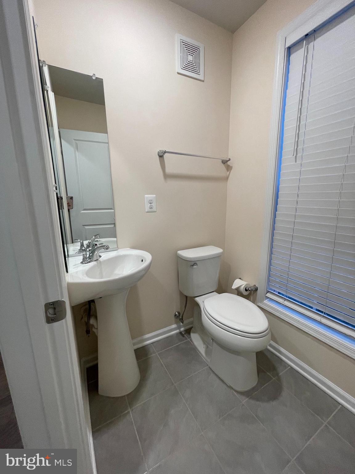 RIDGES AT LOUDOUN VALLEY - Residential Lease