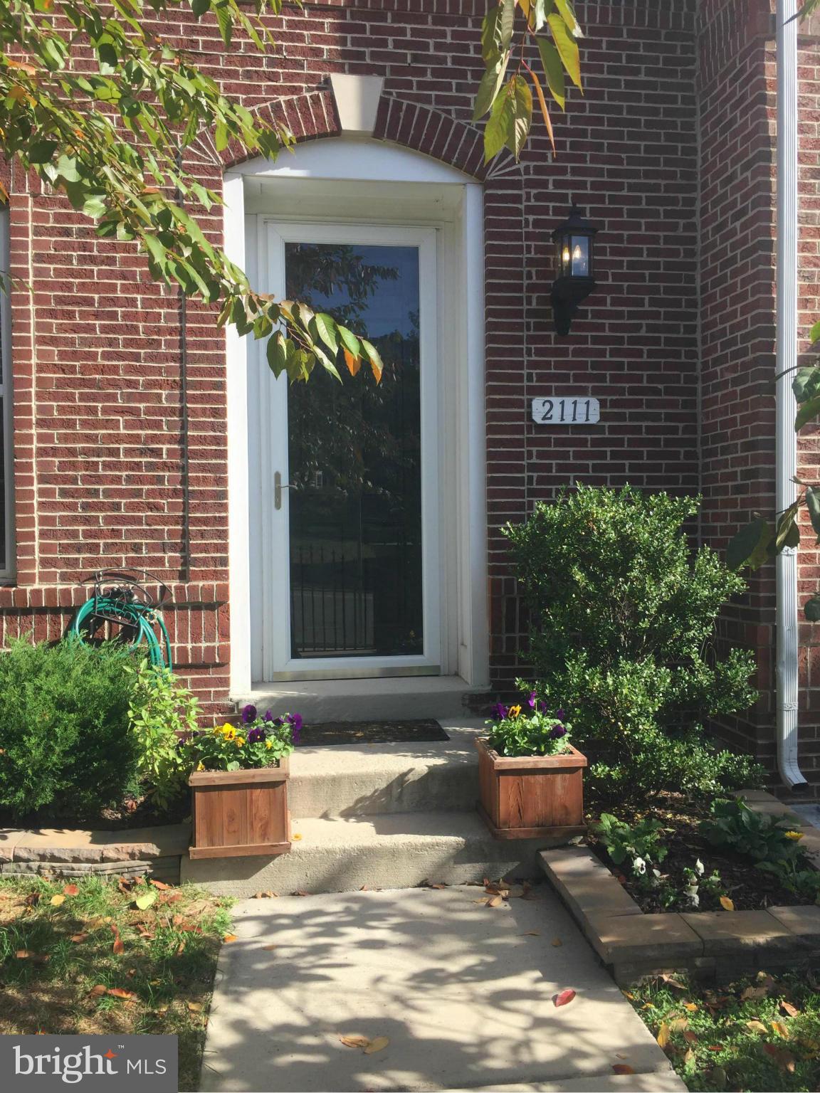 HUNTINGTON MEWS - Residential Lease