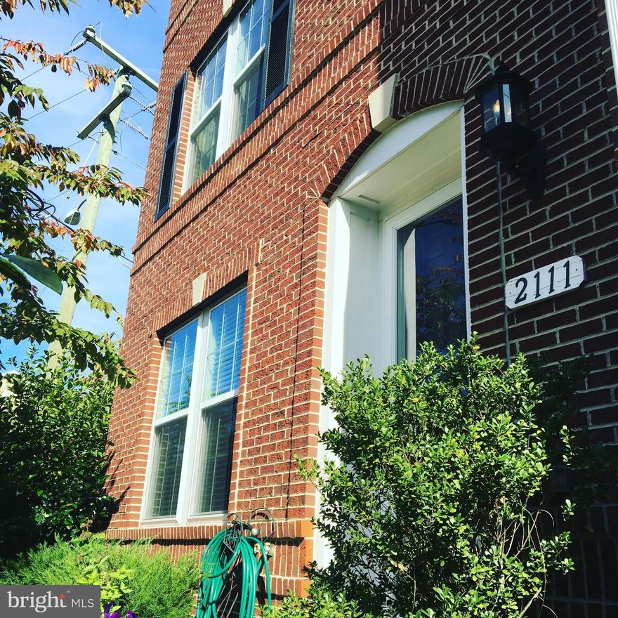 1st Time Rental*Beautiful End Unit Townhome just a short walk from the Huntington Metro. Has all the right updates - Wide Plank Hardwoods, Chefs Kitchen w/Huge Kitchen Island, Espresso Cabinets, White Granite, Stainless Steel Appliances, 5 Burner Cooktop, Double Wall Oven & More * 3 Full Bathrooms, Large Laundry Room on BR Level,Trex Deck off Kitchen, 2 Car Garage! Only 1mi to Old Town food&shops!