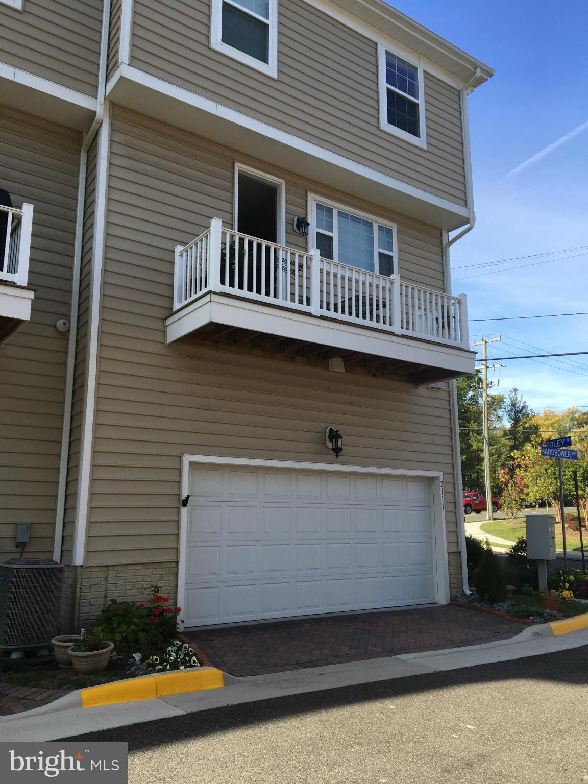 HUNTINGTON MEWS - Residential Lease