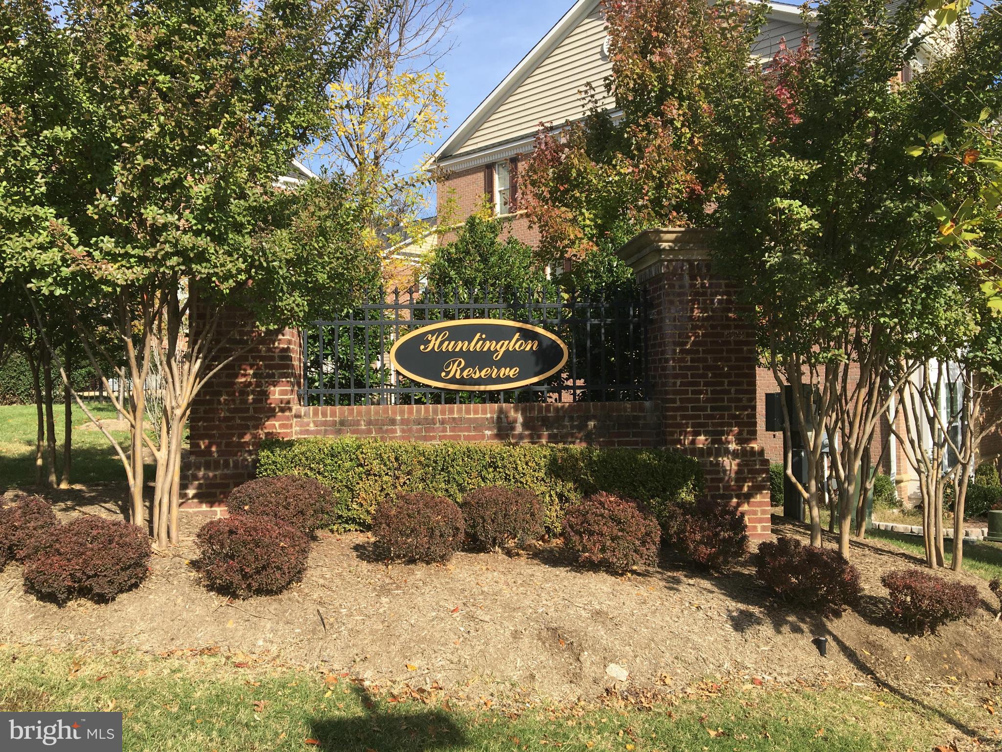 HUNTINGTON MEWS - Residential Lease