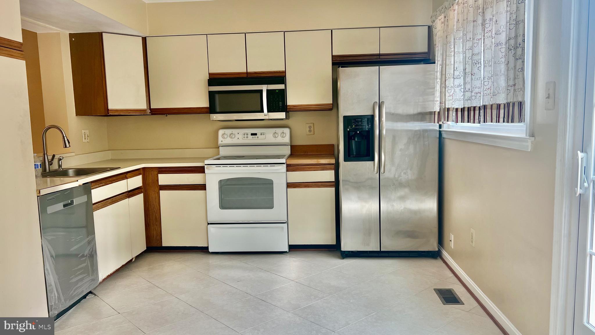 SILVER SPRING CNTRY CLUB - Residential Lease