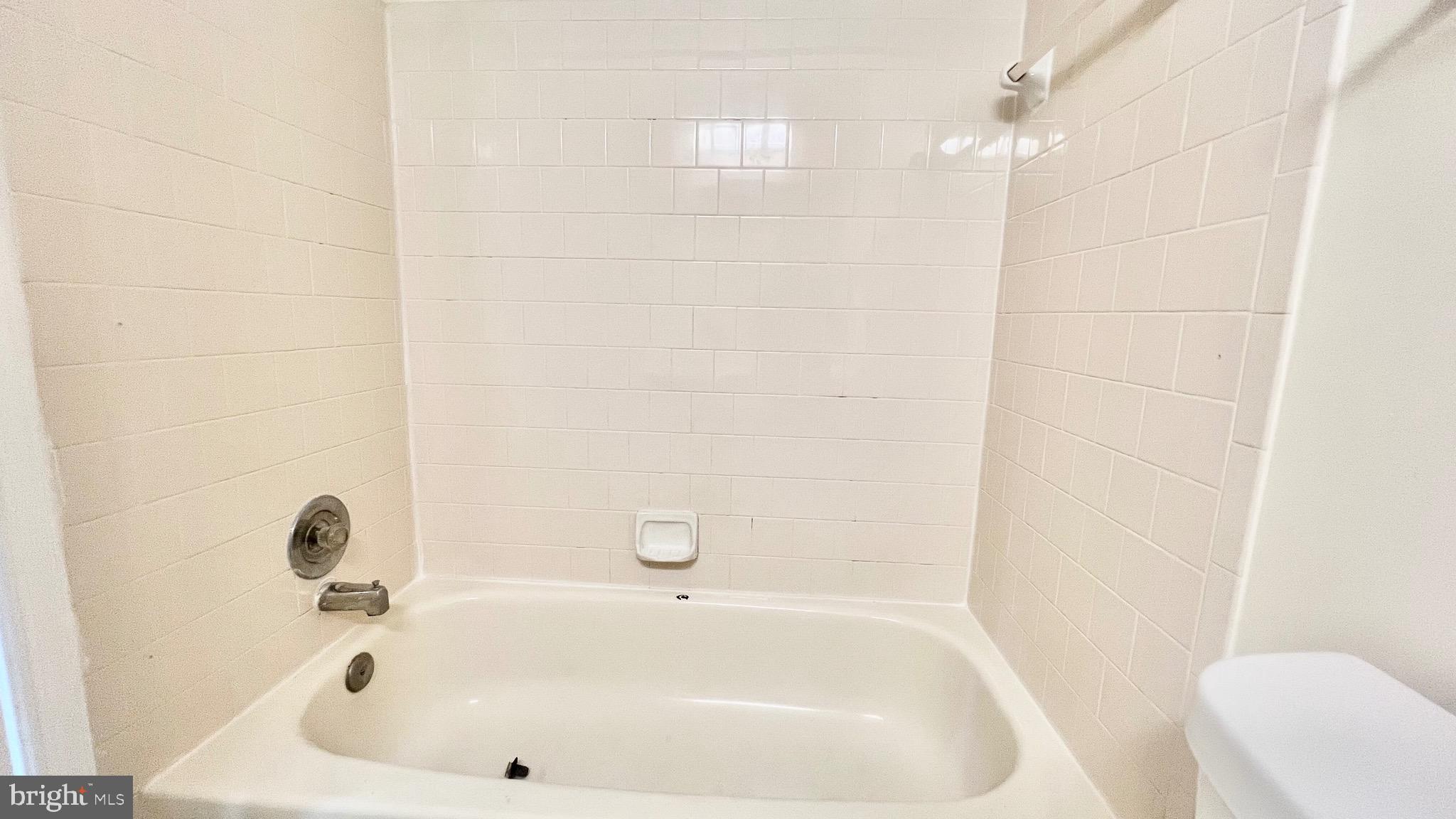 SILVER SPRING CNTRY CLUB - Residential Lease