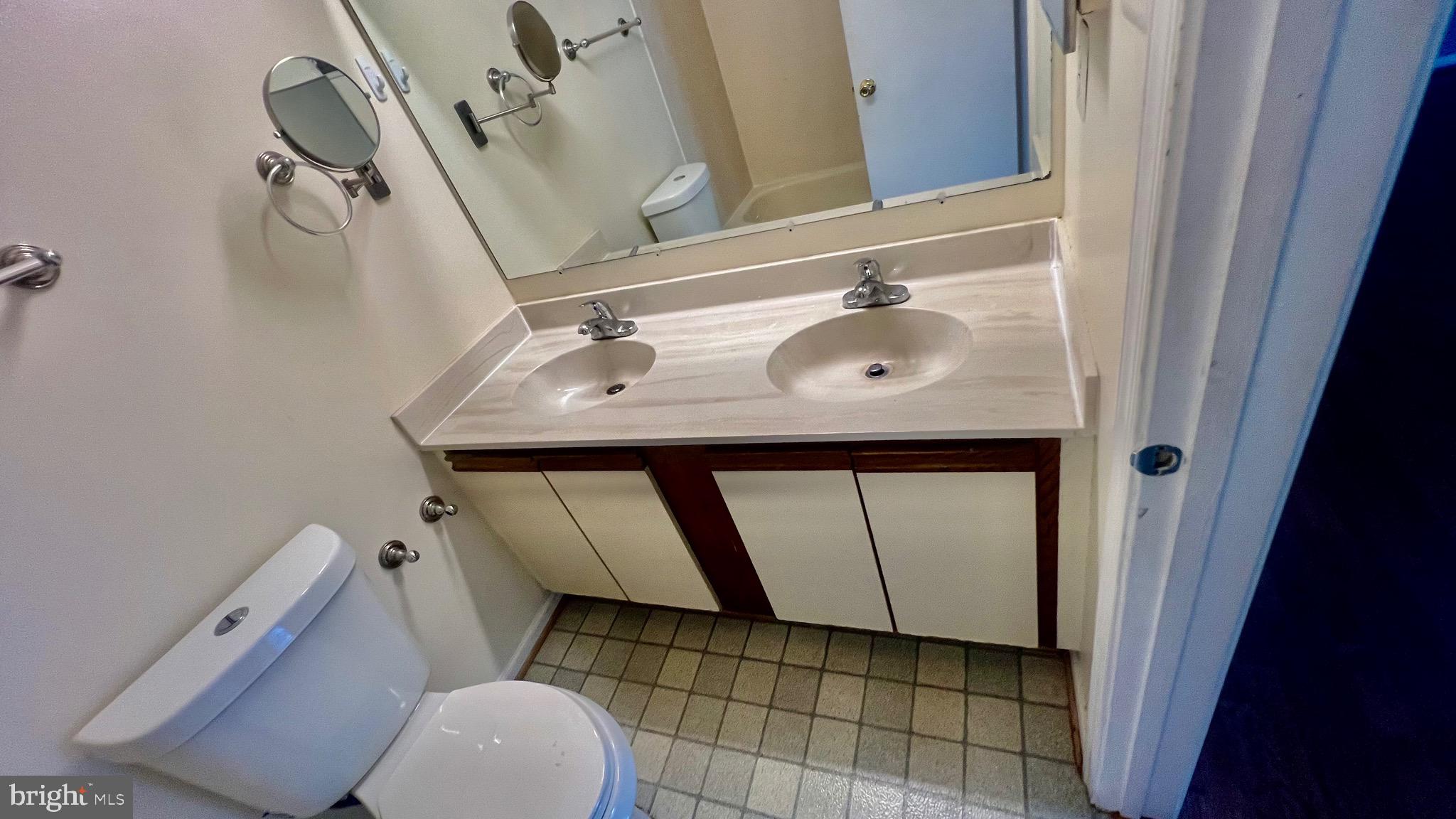 SILVER SPRING CNTRY CLUB - Residential Lease