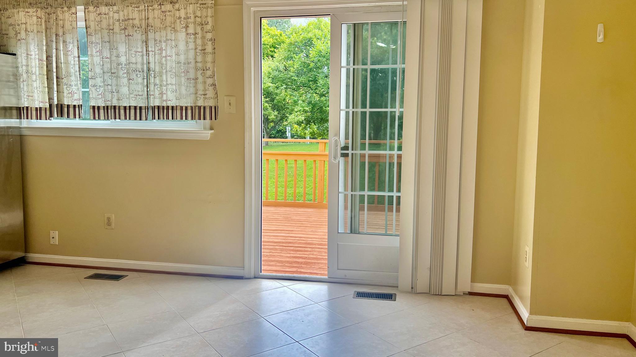 SILVER SPRING CNTRY CLUB - Residential Lease