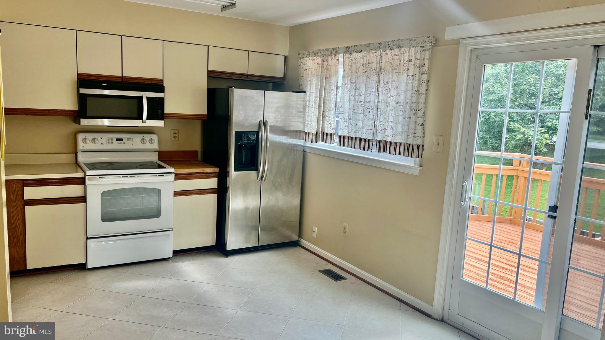 SILVER SPRING CNTRY CLUB - Residential Lease