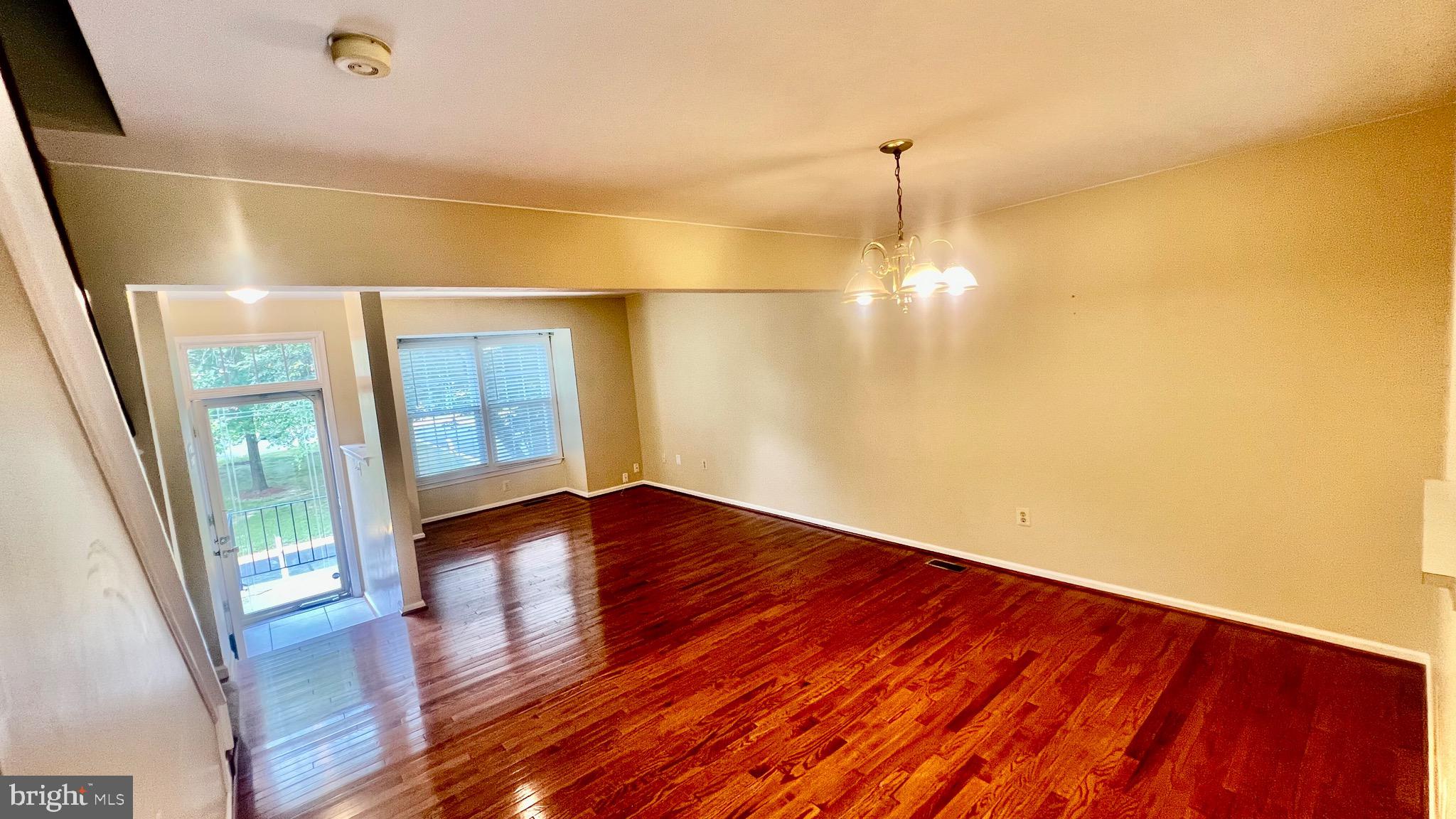 SILVER SPRING CNTRY CLUB - Residential Lease