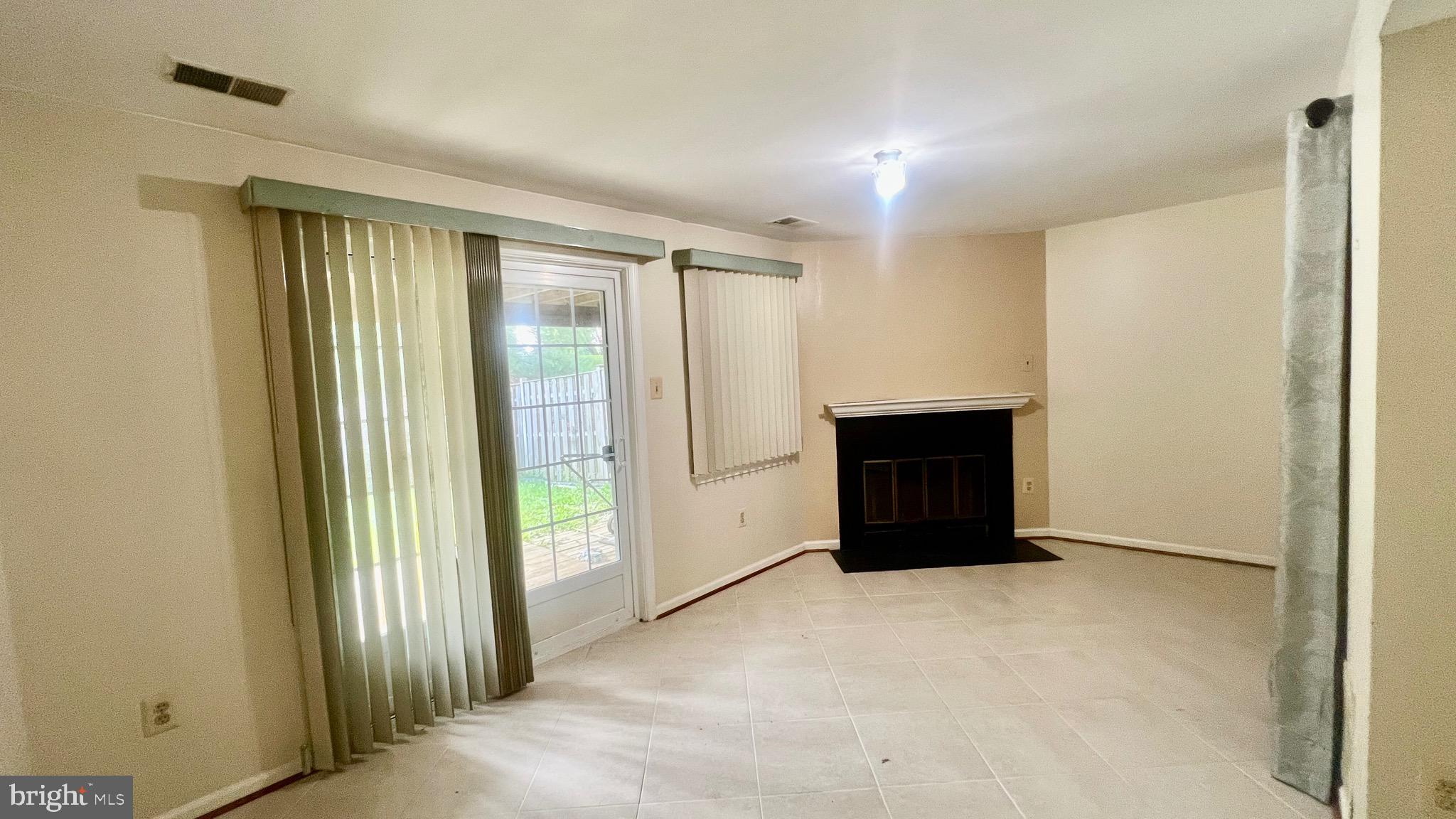 SILVER SPRING CNTRY CLUB - Residential Lease