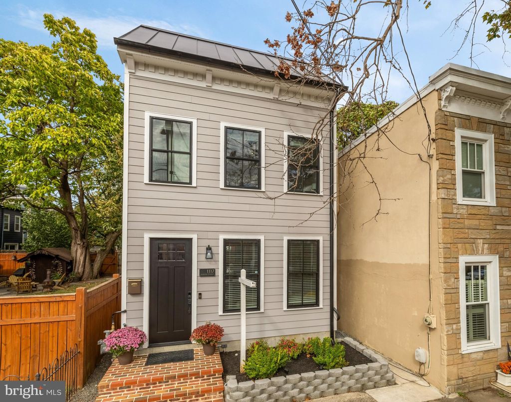 Photo of 1117 Queen Street, ALEXANDRIA, VA 22314 (MLS # VAAX2050482)