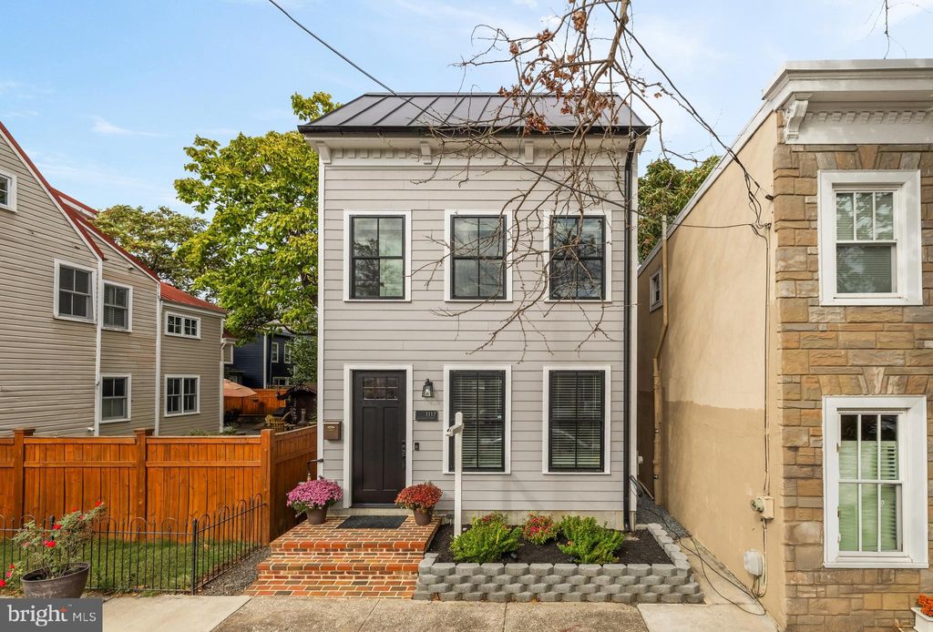 Photo of 1117 Queen Street, ALEXANDRIA, VA 22314 (MLS # VAAX2050482)