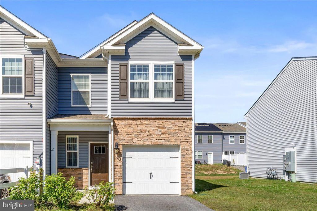 Photo of 47 Peregrine Way, BURLINGTON, NJ 08016 (MLS # NJBL2096826)