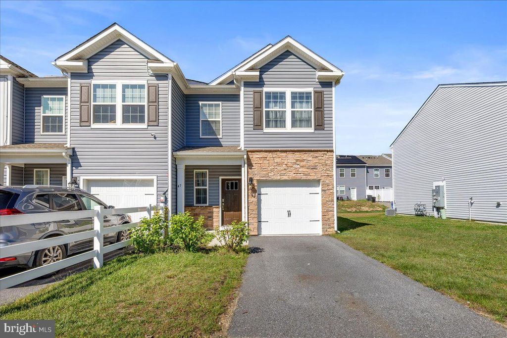 Photo of 47 Peregrine Way, BURLINGTON, NJ 08016 (MLS # NJBL2096826)
