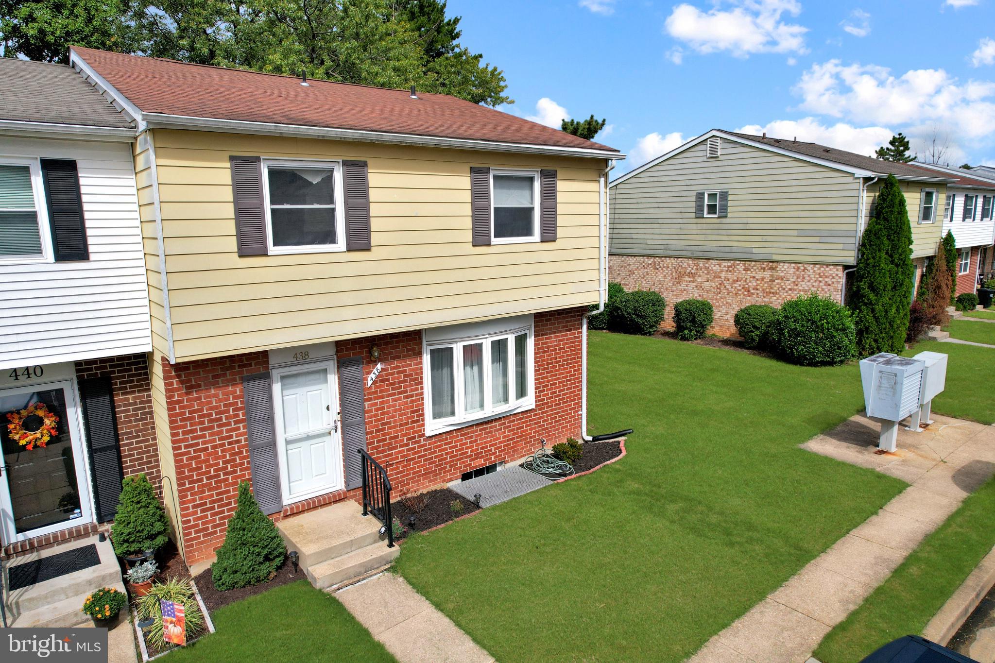 438 HARDMOORE COURT