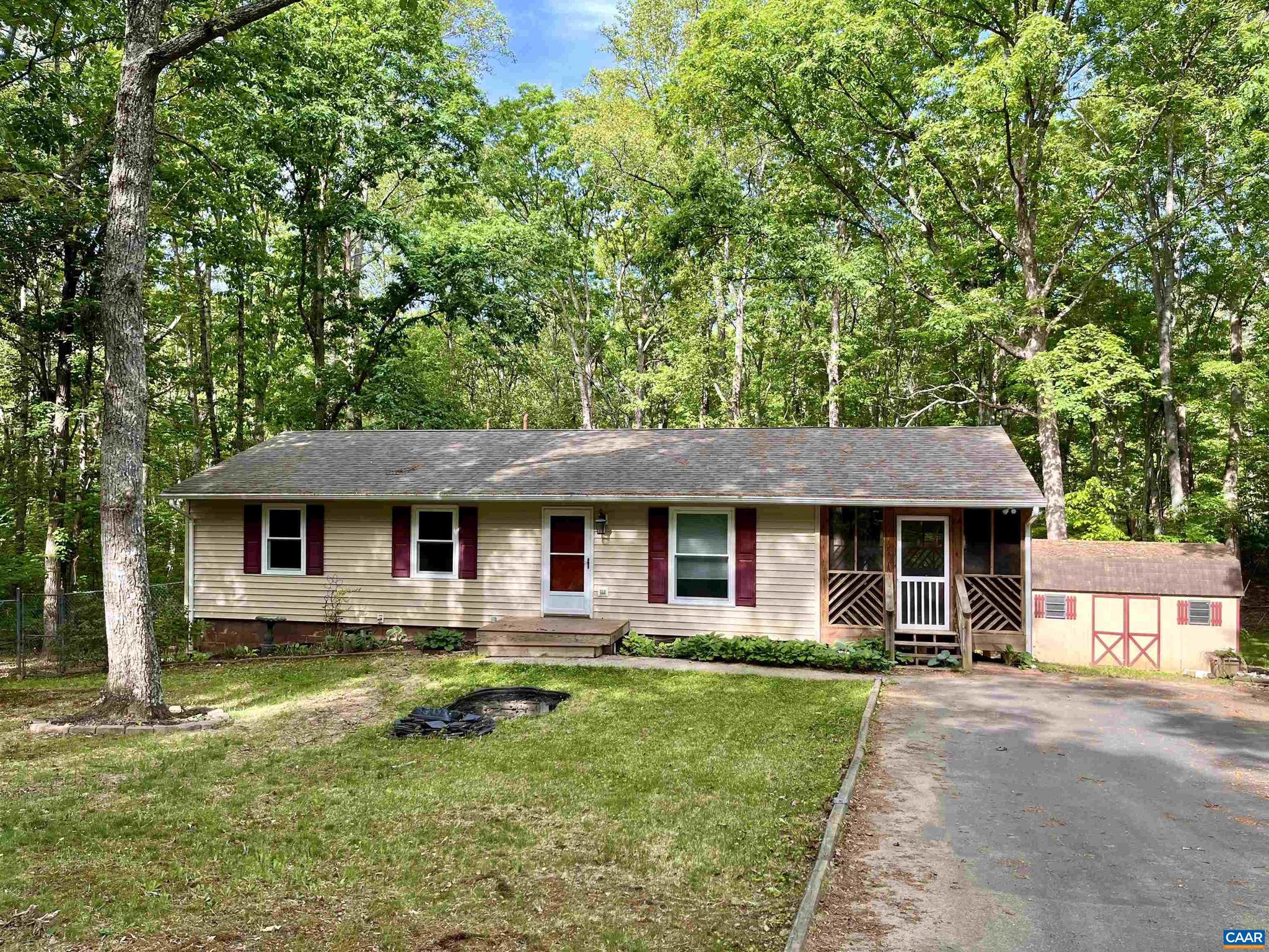 4646 WOODS EDGE RD