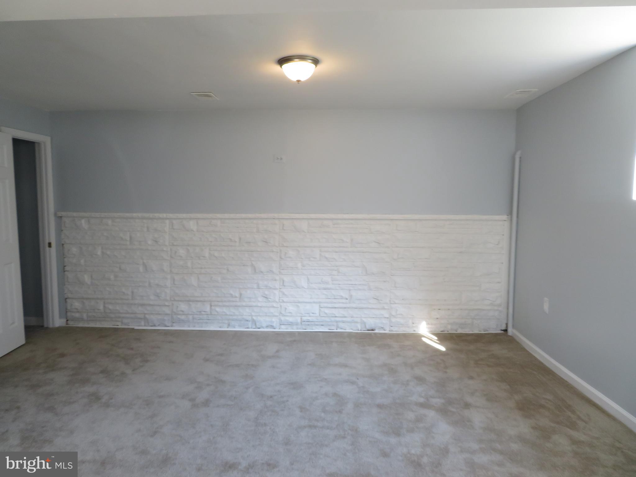 GLENARDEN WOODS - Residential Lease