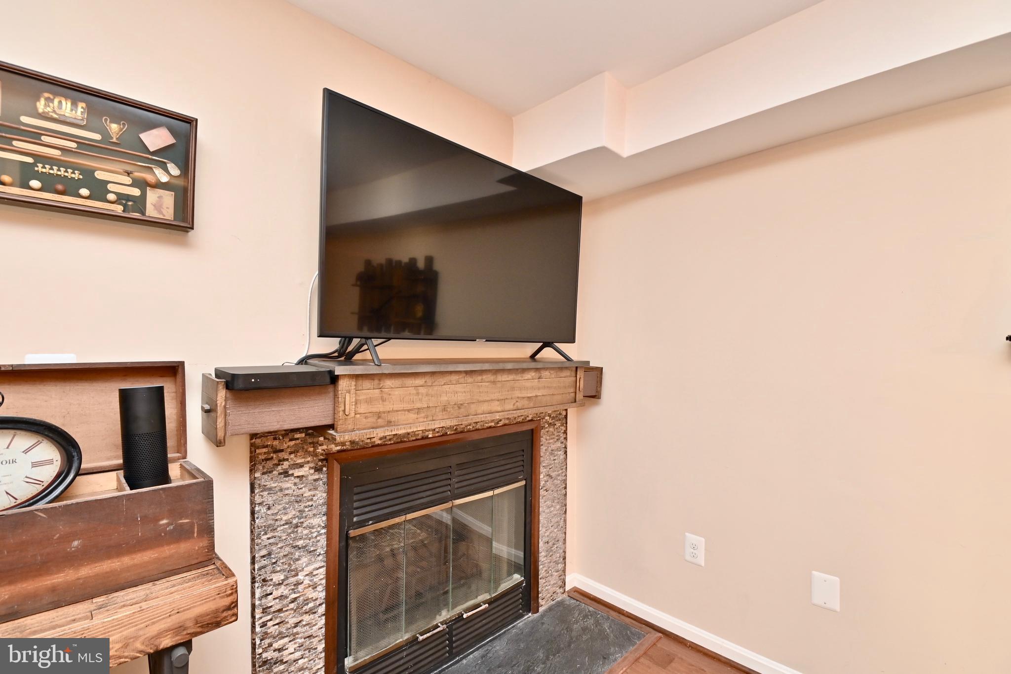 VICTORIA CROSSINGS AT MANCHESTER LAKES - Residential