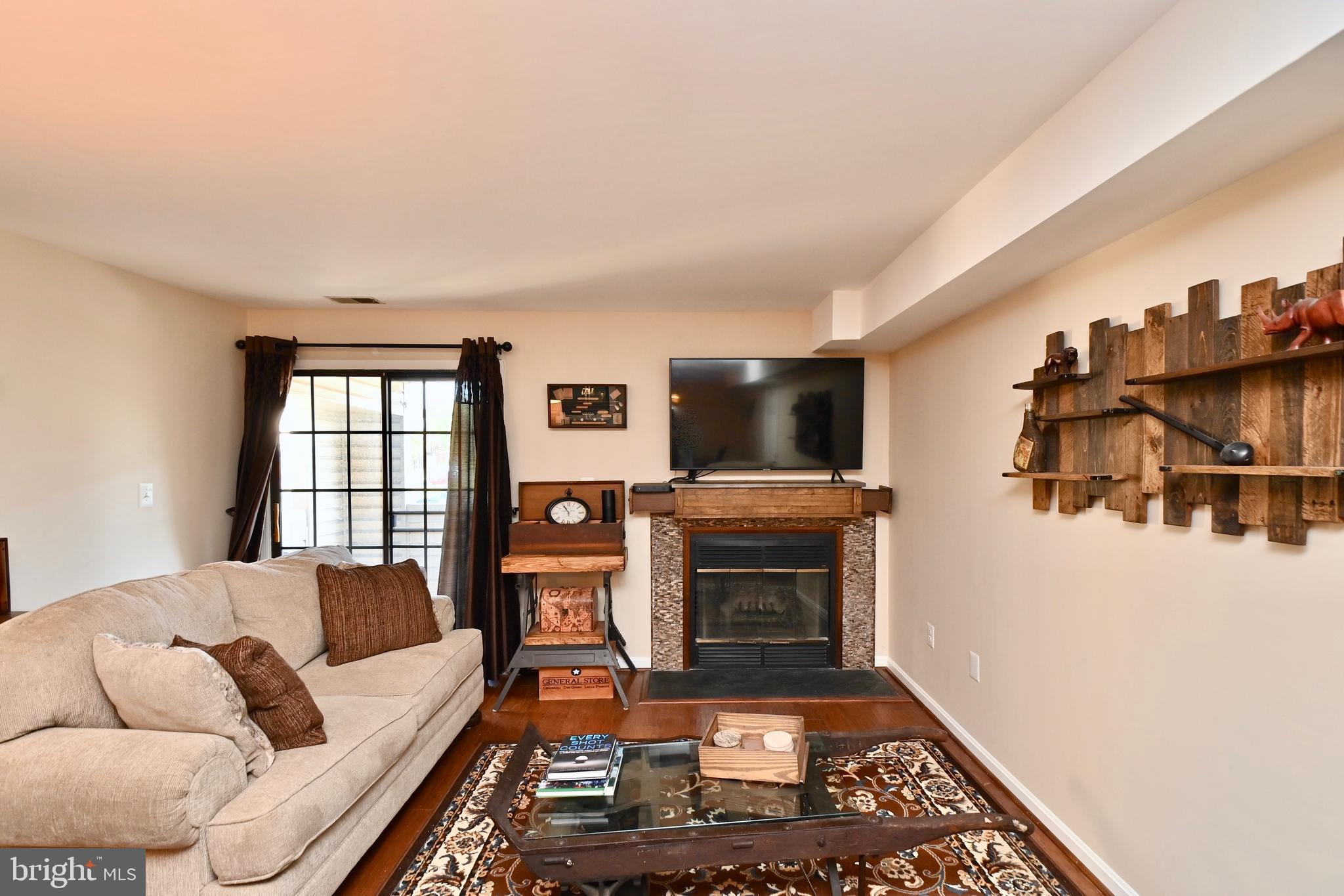 VICTORIA CROSSINGS AT MANCHESTER LAKES - Residential