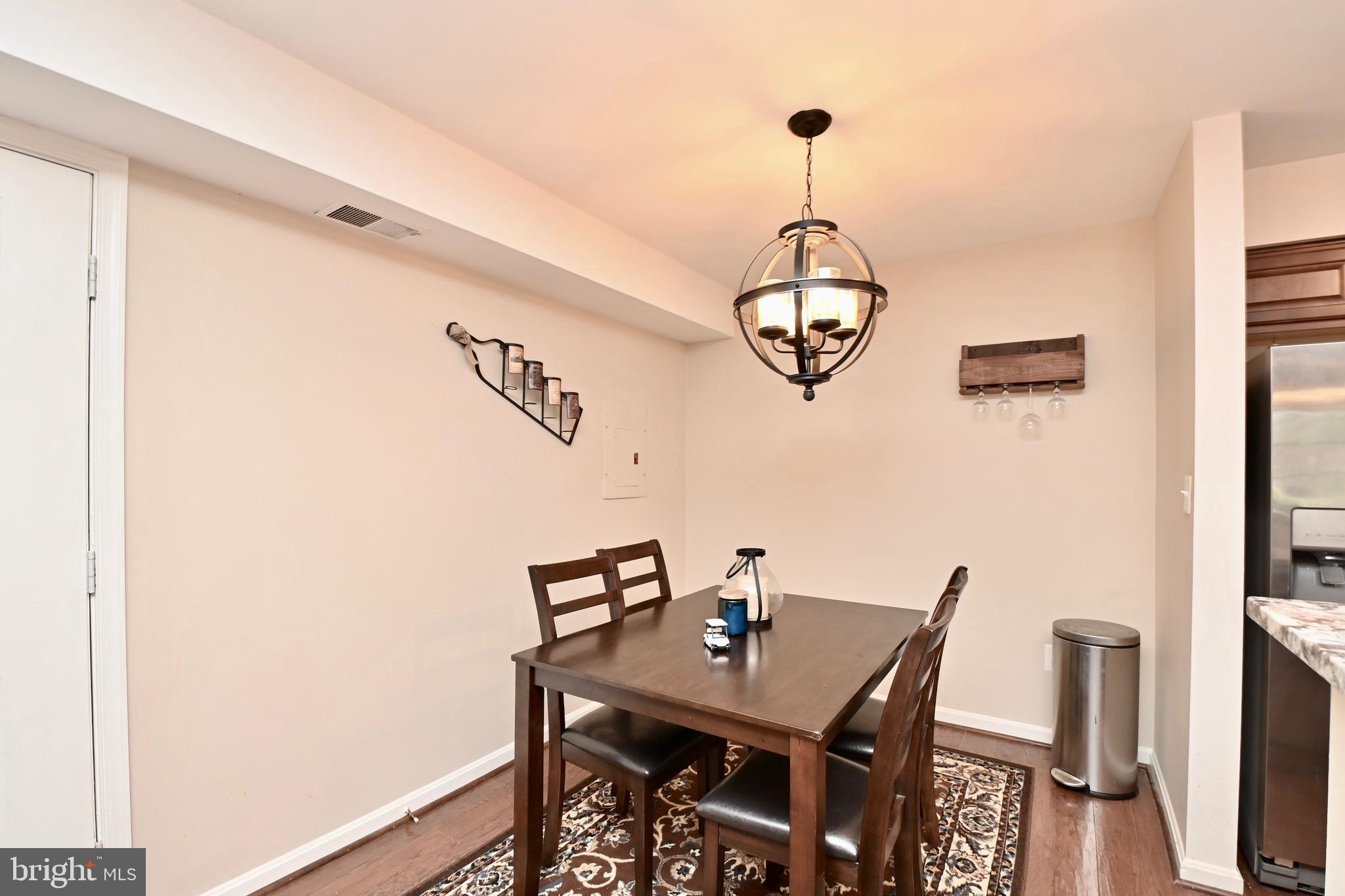 VICTORIA CROSSINGS AT MANCHESTER LAKES - Residential