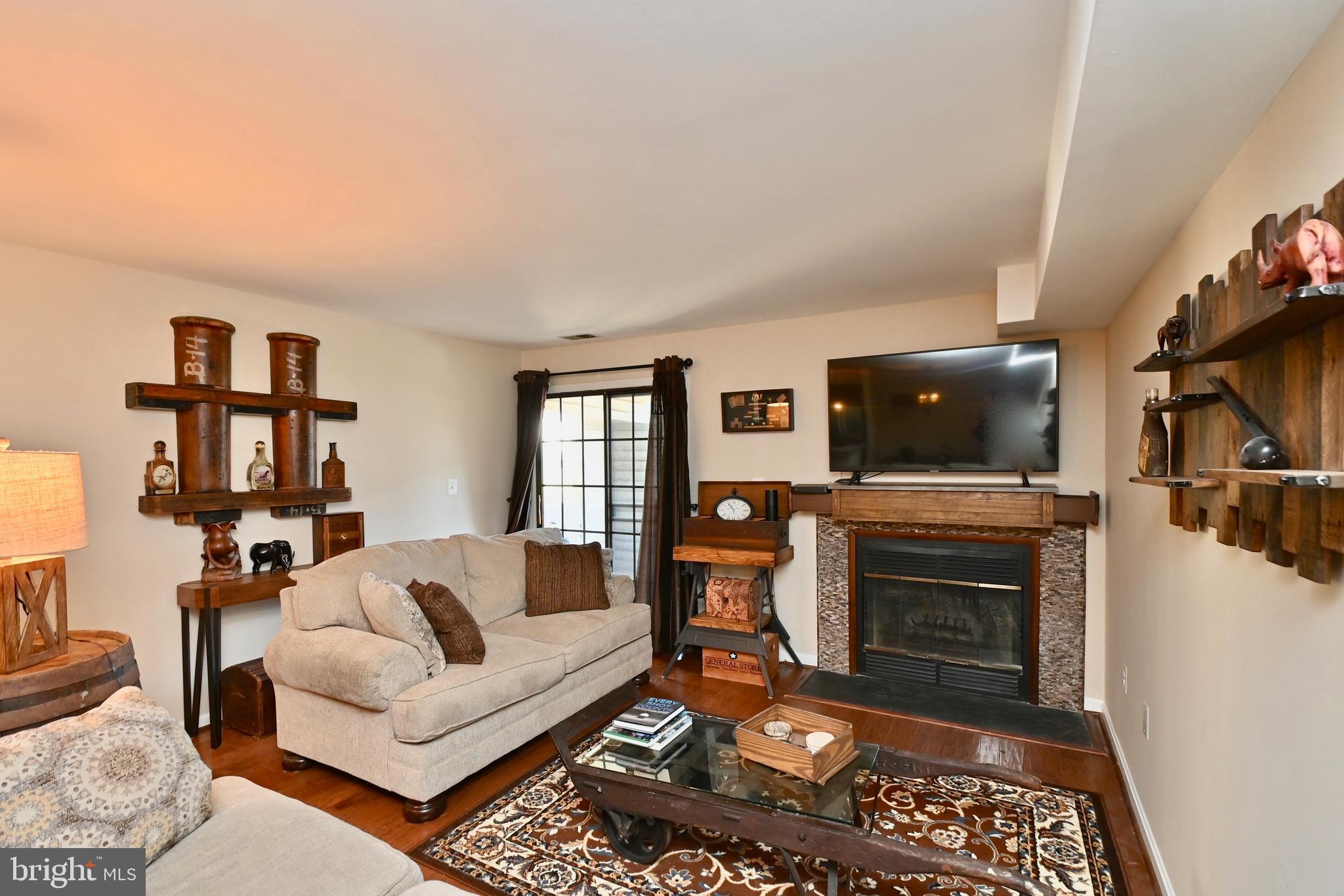 VICTORIA CROSSINGS AT MANCHESTER LAKES - Residential