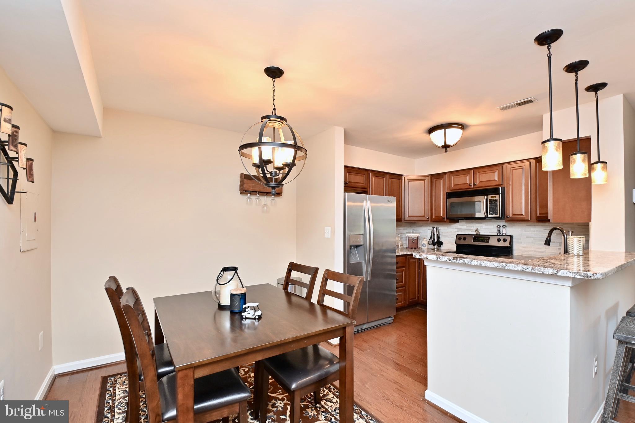 VICTORIA CROSSINGS AT MANCHESTER LAKES - Residential