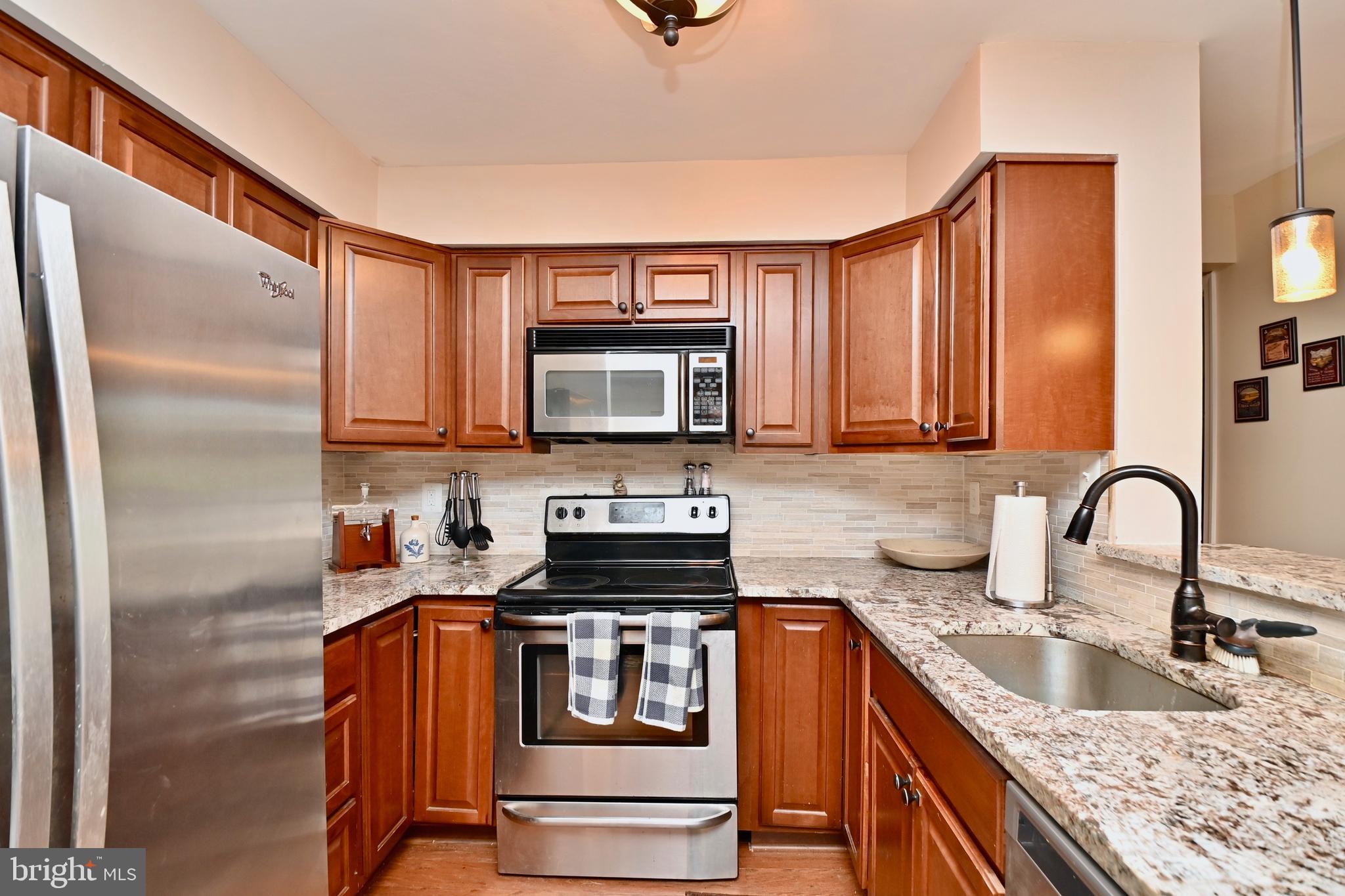 VICTORIA CROSSINGS AT MANCHESTER LAKES - Residential