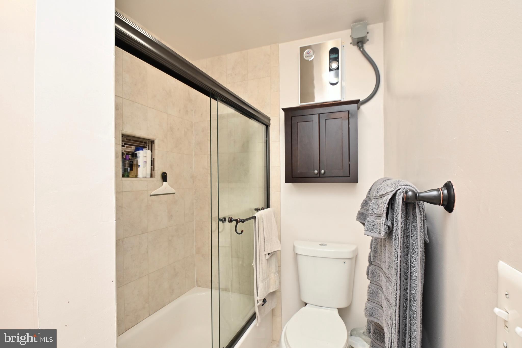 VICTORIA CROSSINGS AT MANCHESTER LAKES - Residential