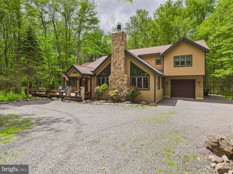 140 BOONES TRAIL POCONO PINES PA 18350