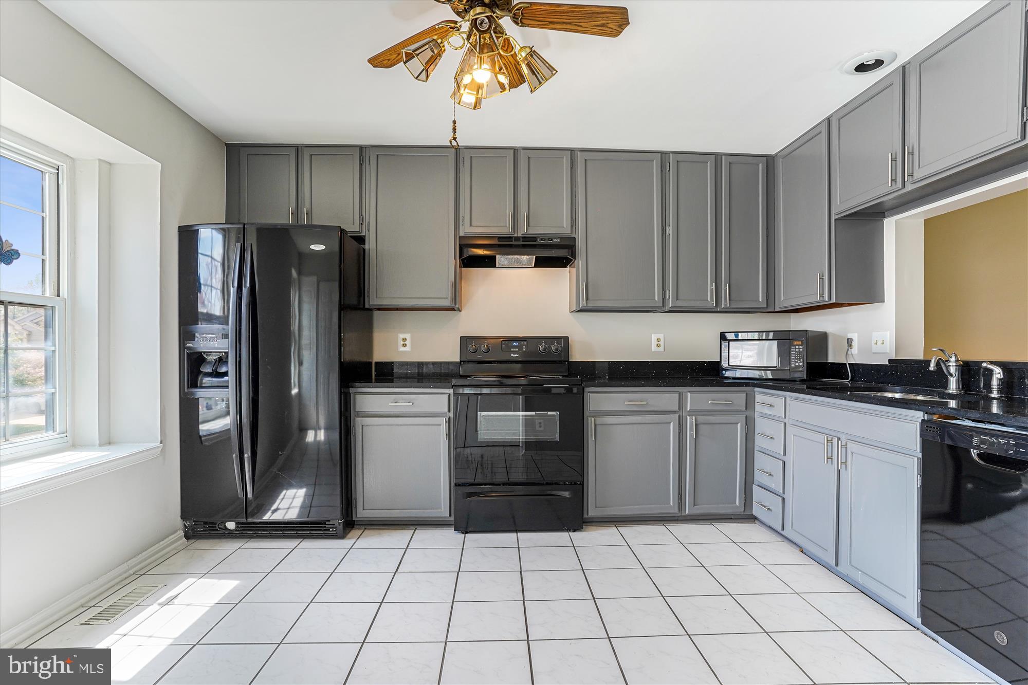 LAUREL LAKES - Residential