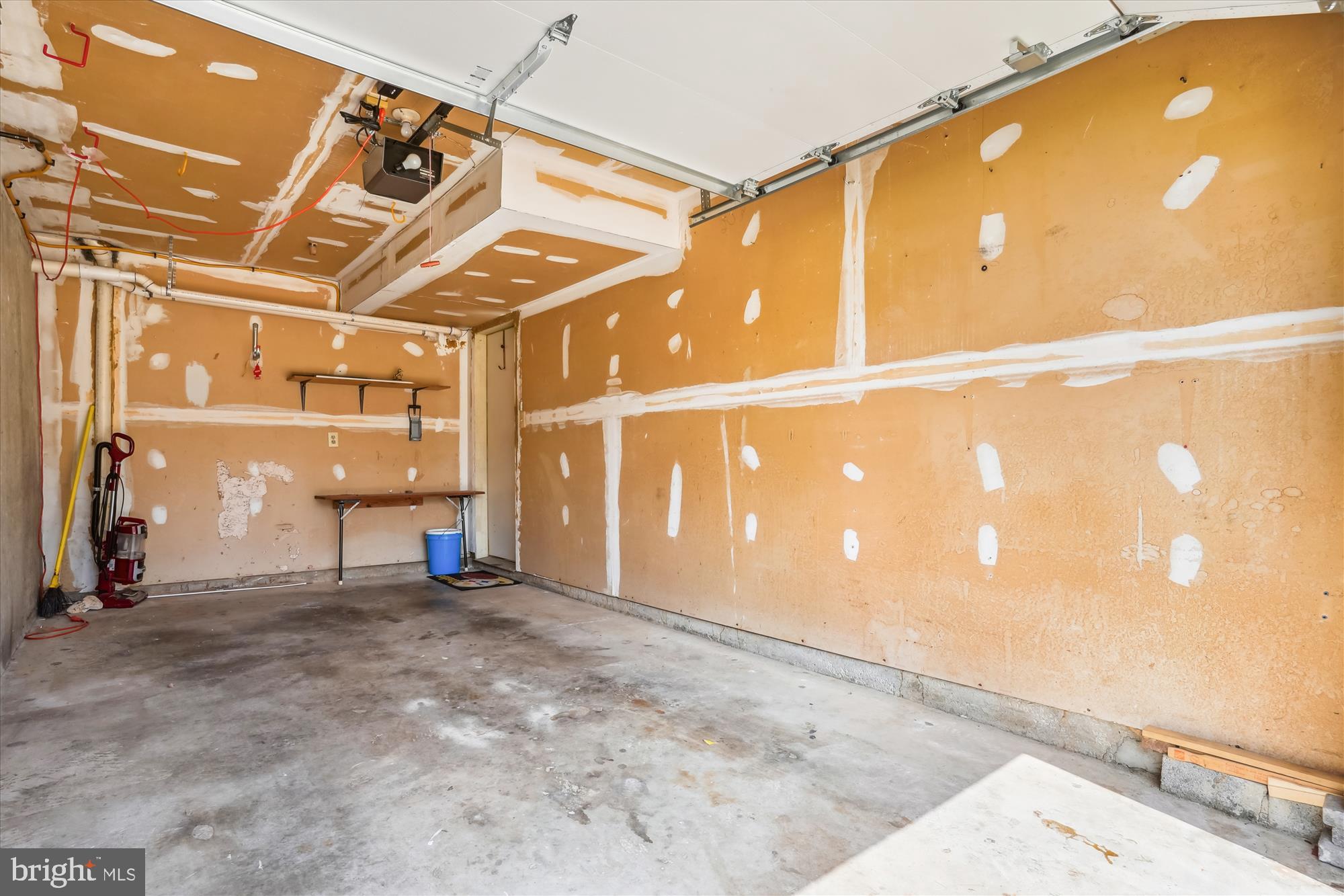 LAUREL LAKES - Residential