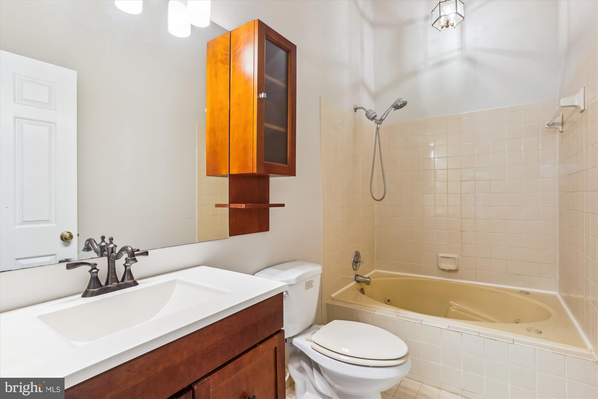 LAUREL LAKES - Residential