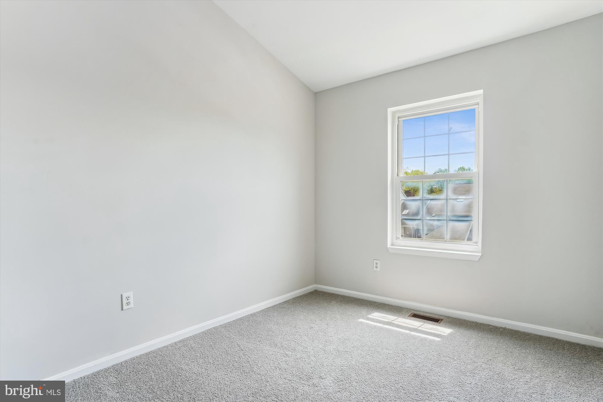 LAUREL LAKES - Residential