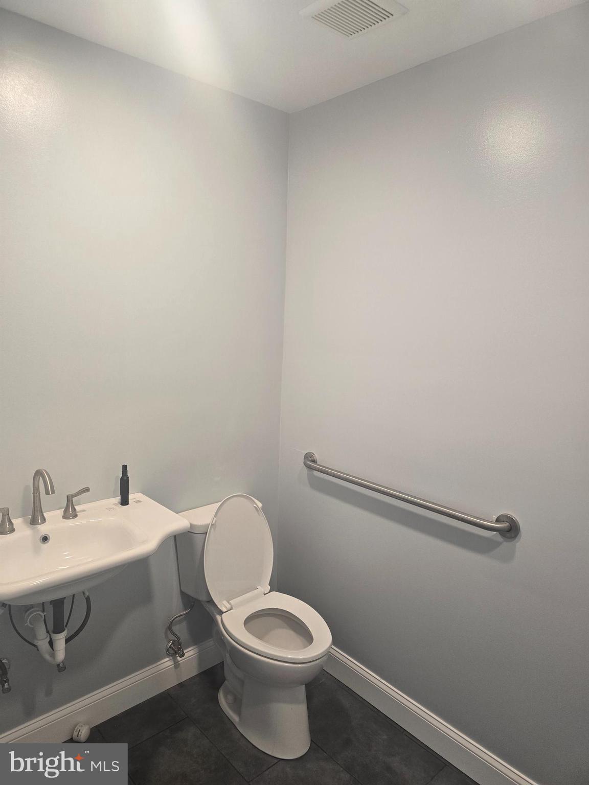 5925-27 RIDGE AVENUE FRONT