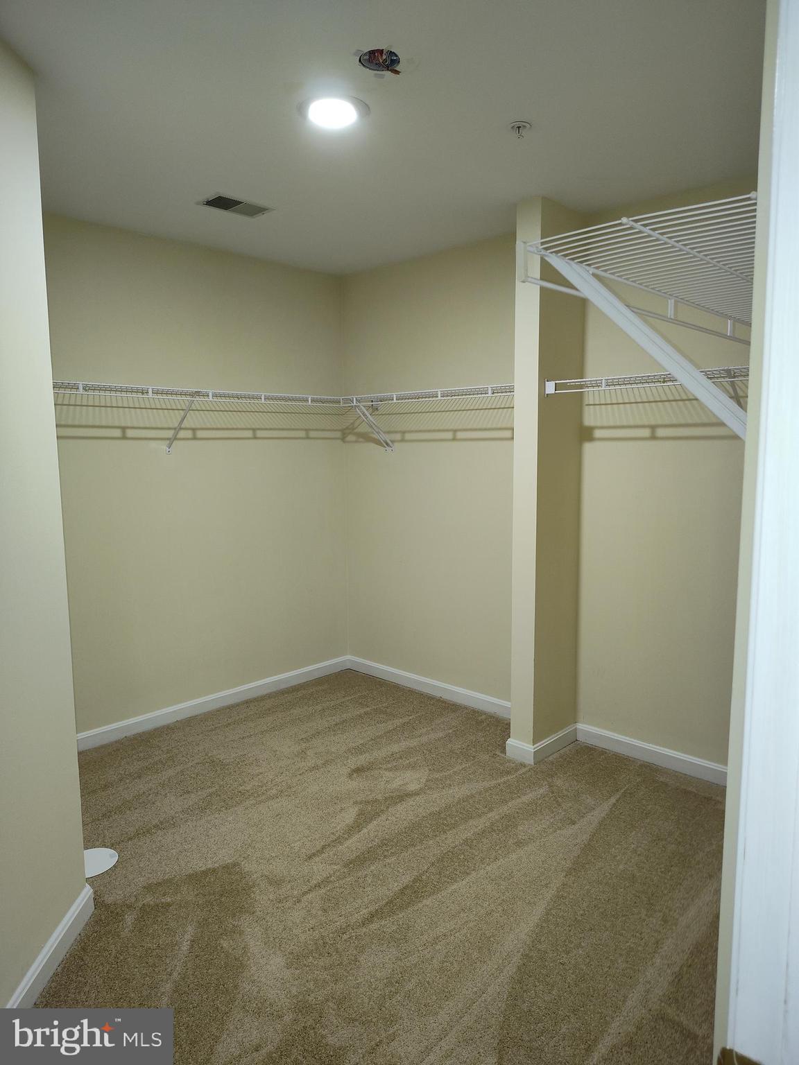 HILLANTRAE-PLAT 1> - Residential Lease