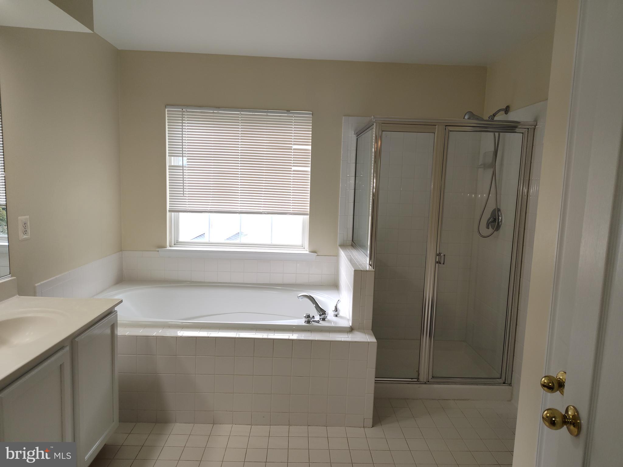 HILLANTRAE-PLAT 1> - Residential Lease