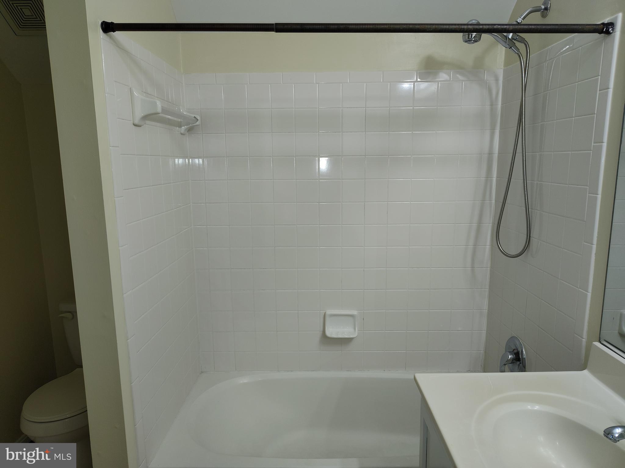 HILLANTRAE-PLAT 1> - Residential Lease