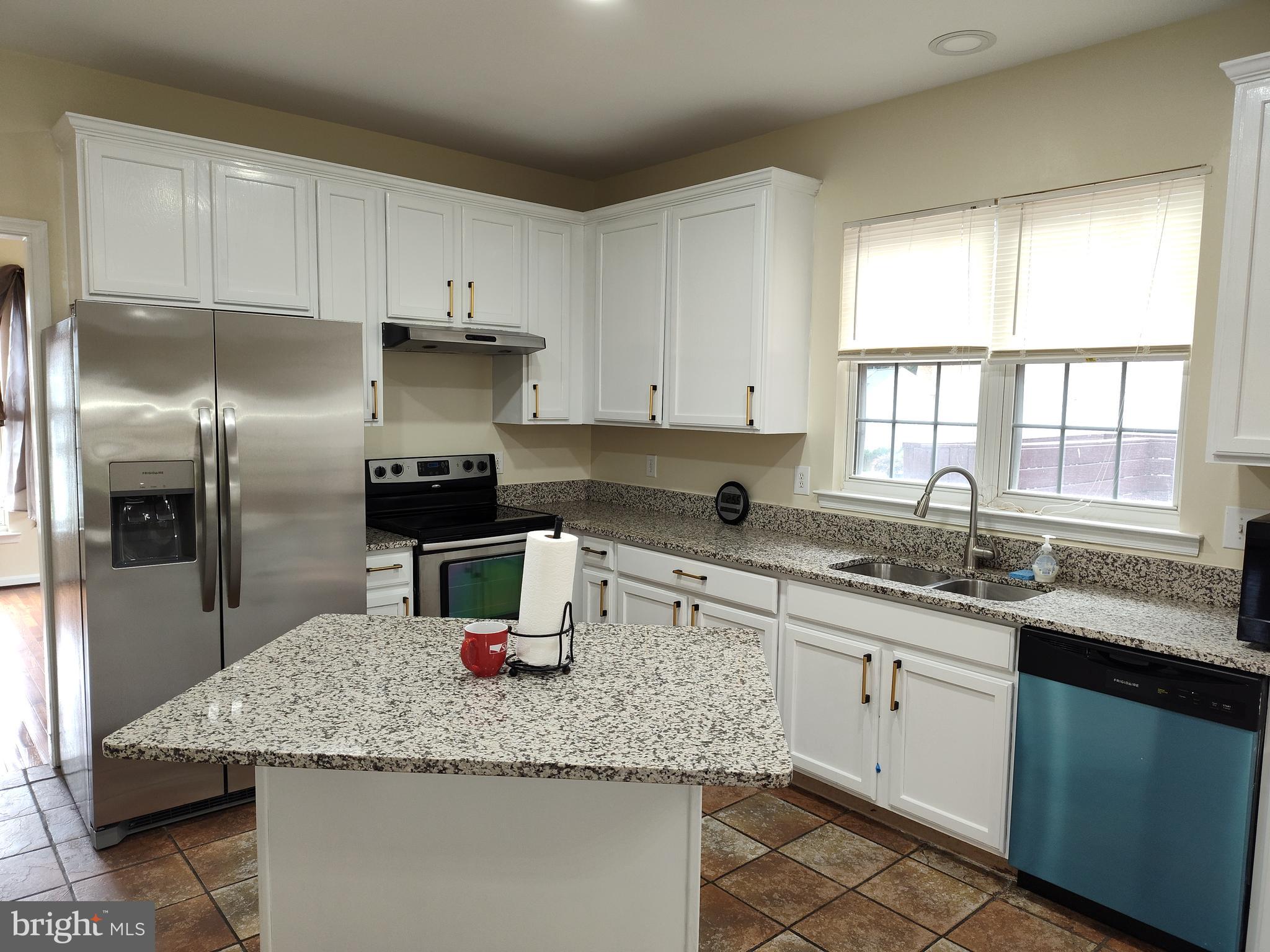 HILLANTRAE-PLAT 1> - Residential Lease