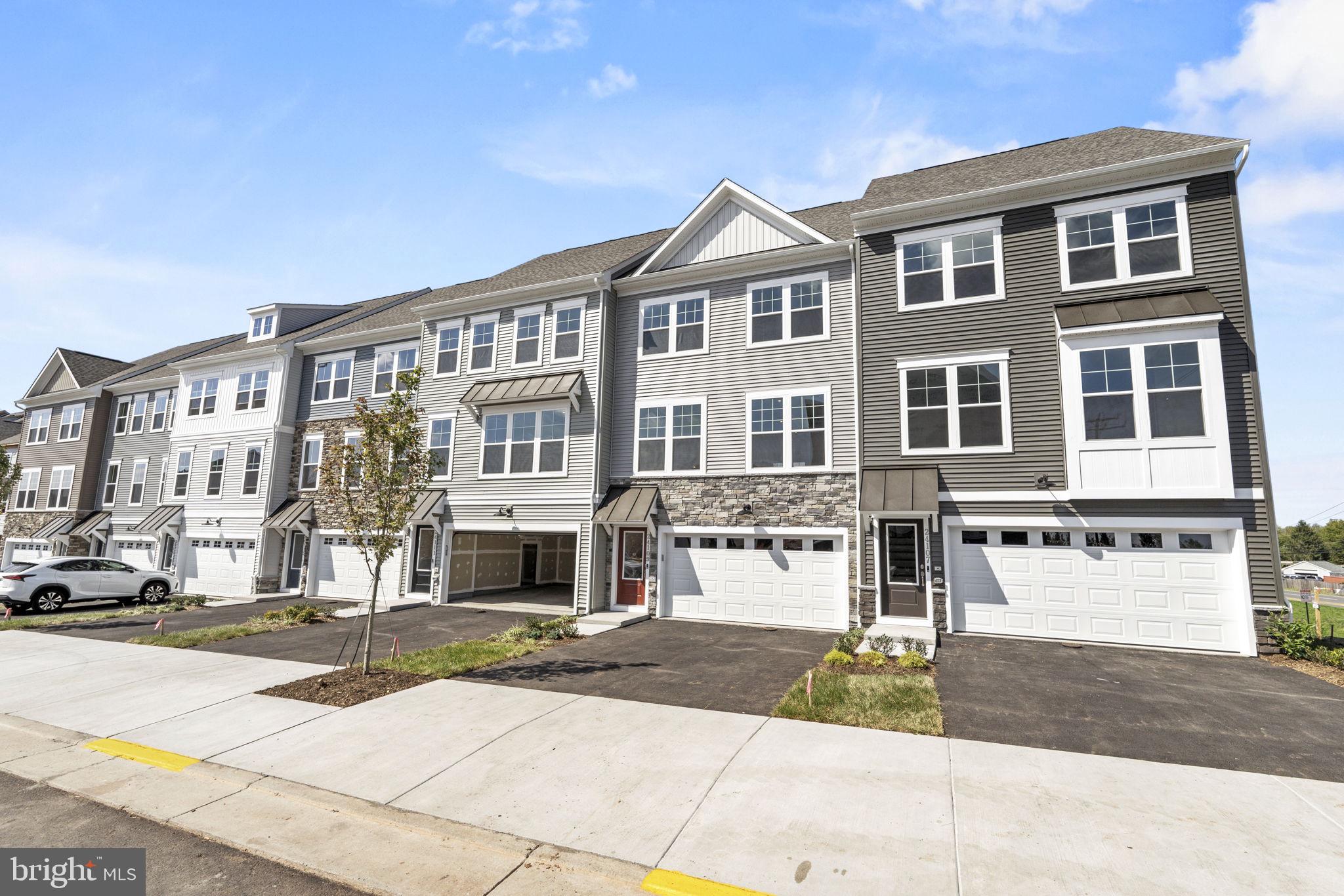 ARCOLA TOWN CENTER - Residential