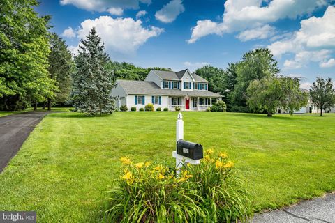 Photo of 5751 Kingsfield Drive, NARVON, PA 17555 (MLS # PALA2072046)