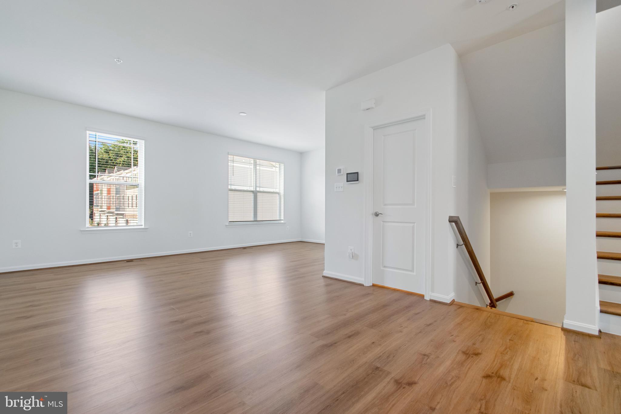 7811 WOLF RUN LANE