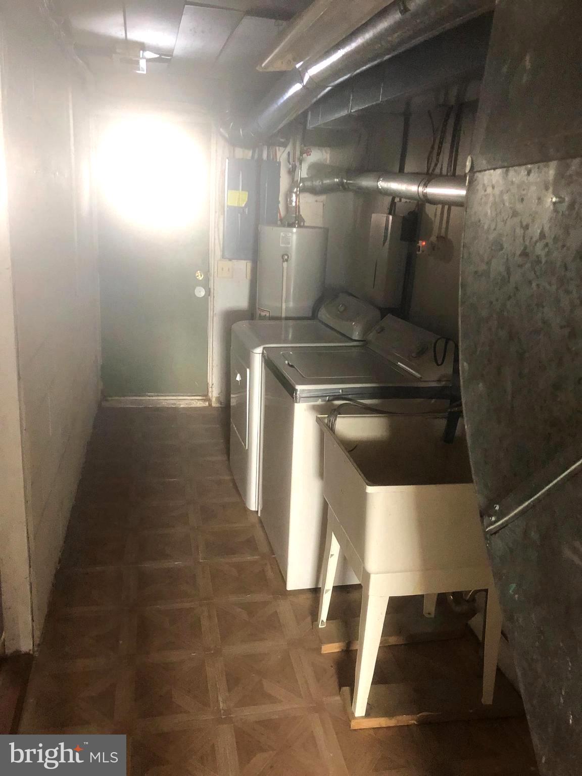 UPPER HOLMESBURG - Residential