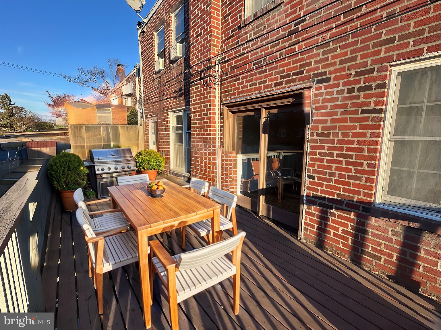 UPPER HOLMESBURG - Residential