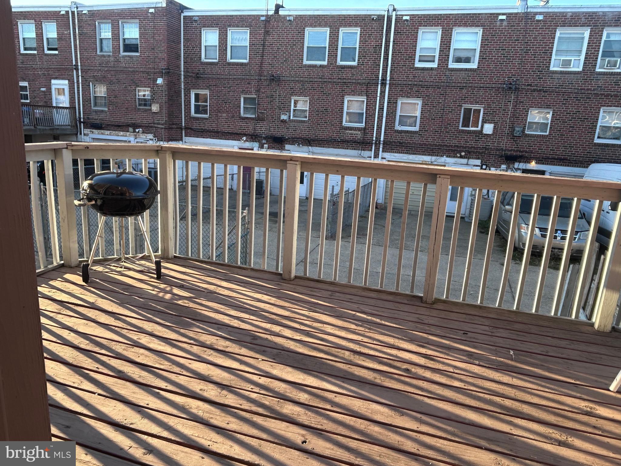 UPPER HOLMESBURG - Residential