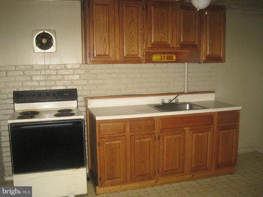 CEDAR MANOR - Residential