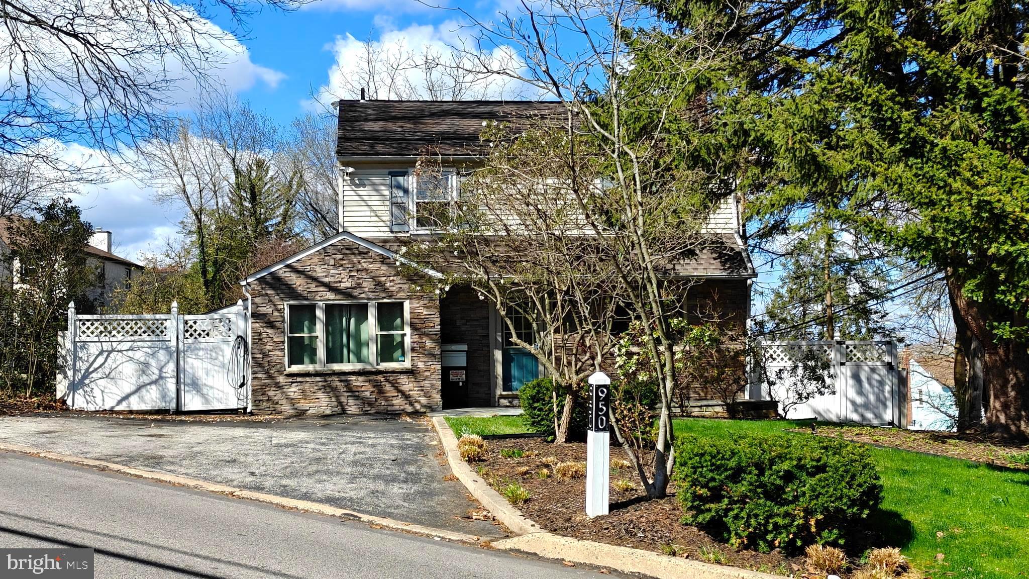 950 BRADFIELD ROAD