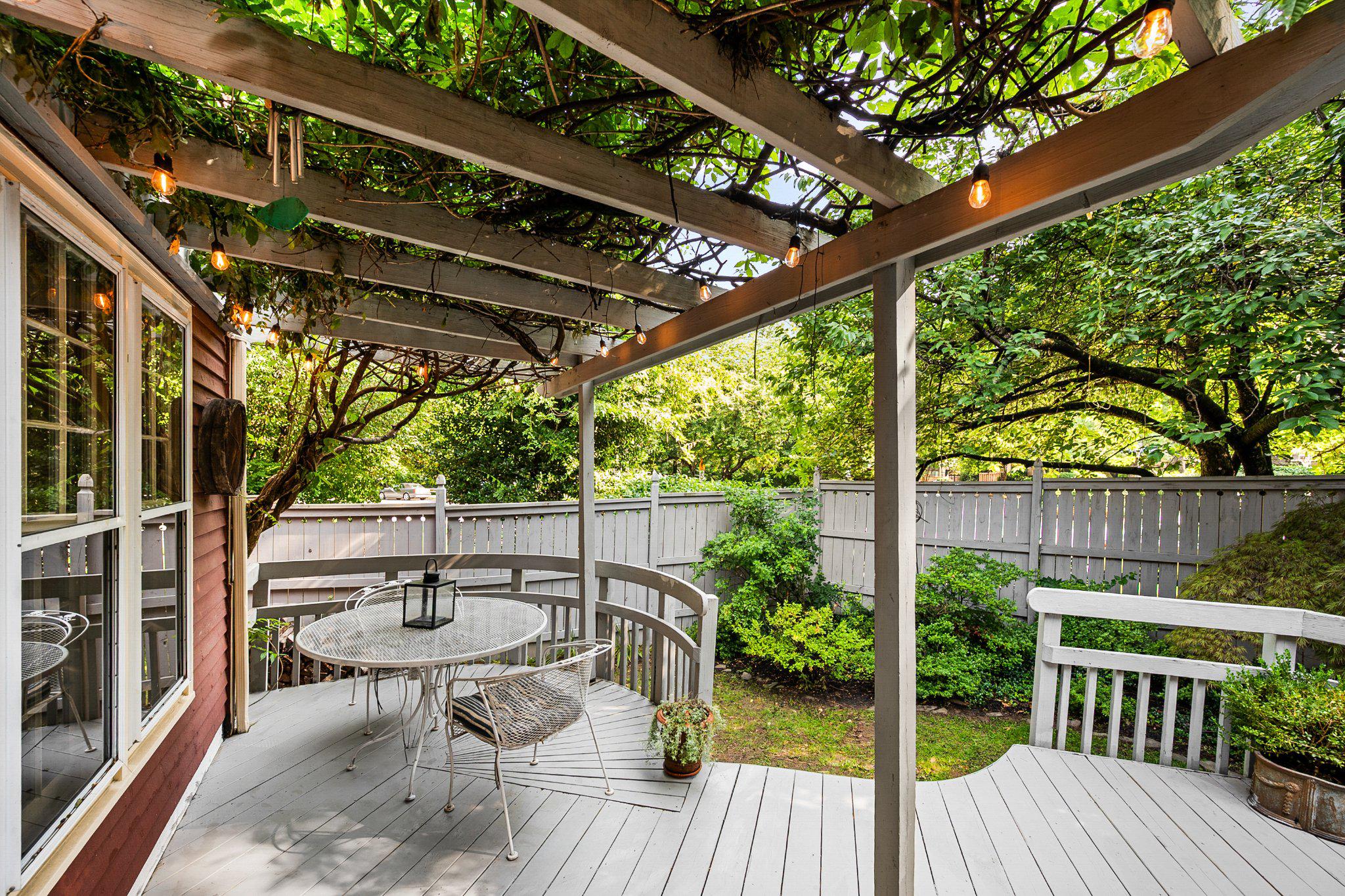 2085 COBBLESTONE LANE