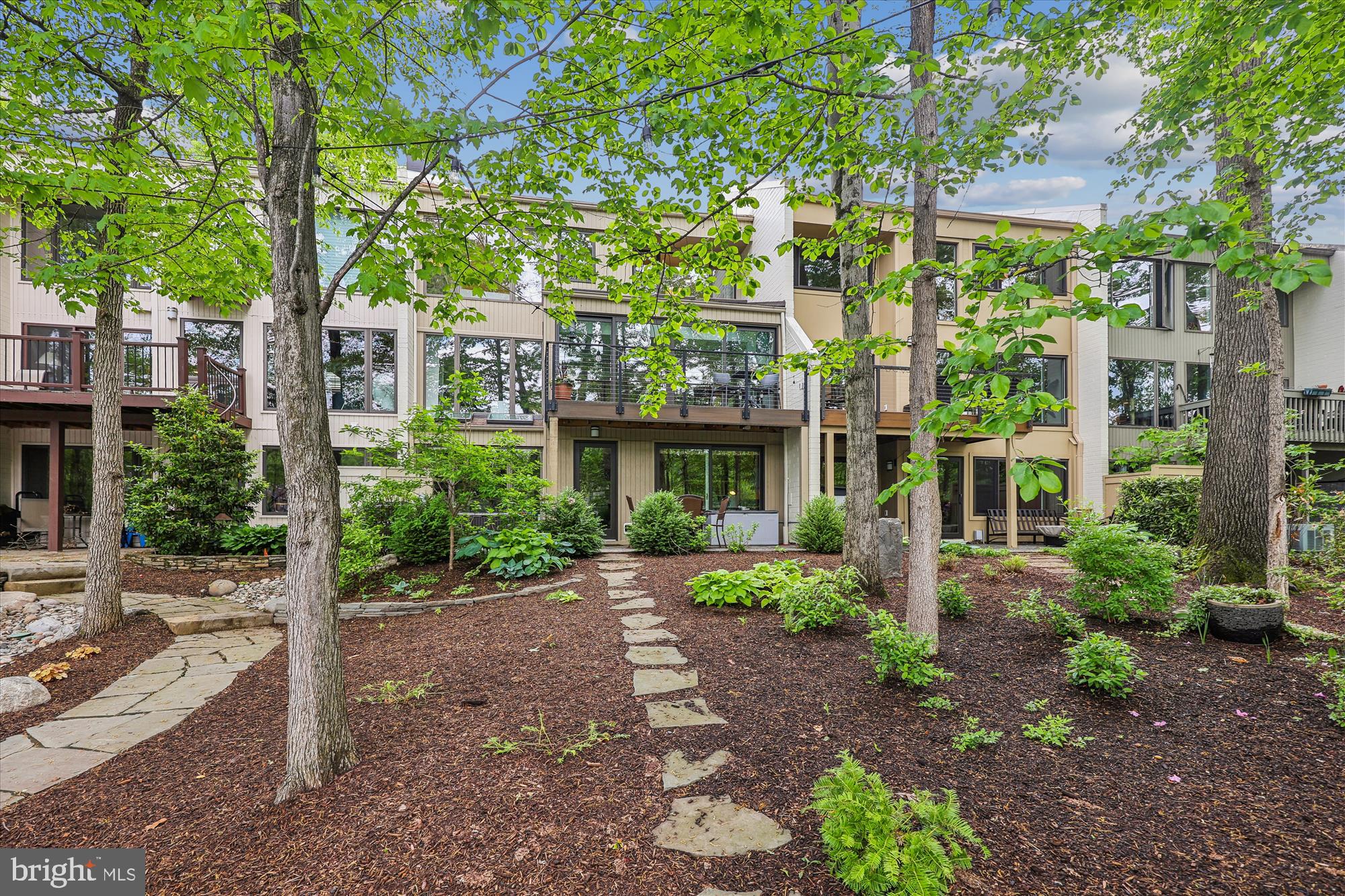 RESTON LAKEPORT - Residential Lease